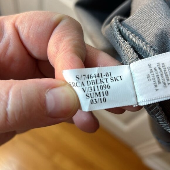 Size 12 banana Republic, Erica Gray pencil skirt - Picture 5 of 5